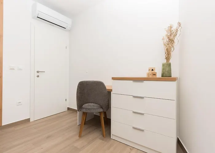 Luxurious New Apartment In Makarska