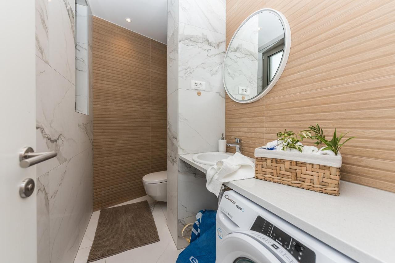 Luxurious New In Makarská